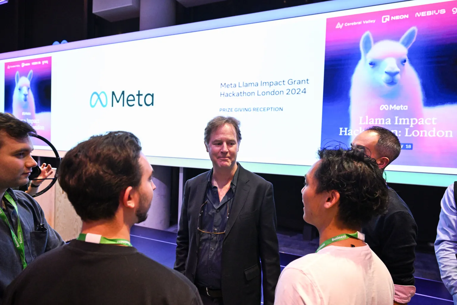 Briefing Nick Clegg before final demos — LONDON